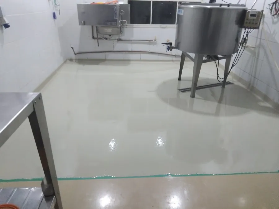 Resina sanitária em queijaria